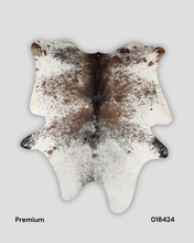Load image into Gallery viewer, COWHIDE RUGS