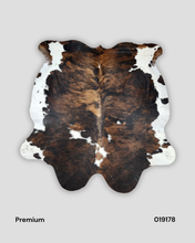 Load image into Gallery viewer, COWHIDE RUGS