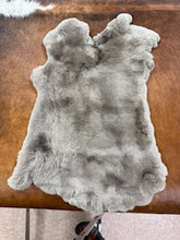 Load image into Gallery viewer, Rex Rabbit Pelts