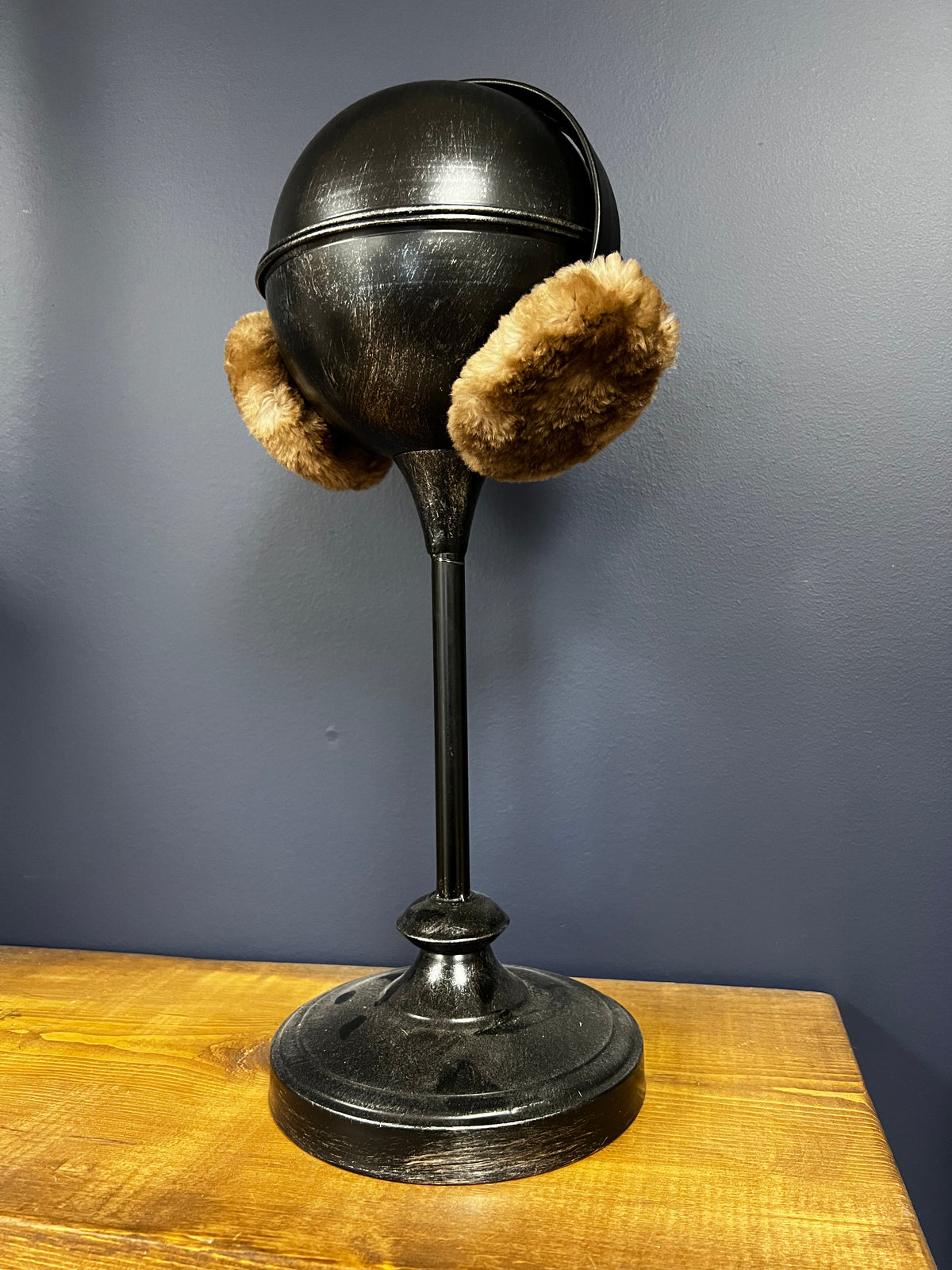 WOMAN'S EAR MUFF